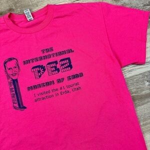 Pink PEZ retro Utah tourist t shirt
Mens L measures 21x28
Nice condition